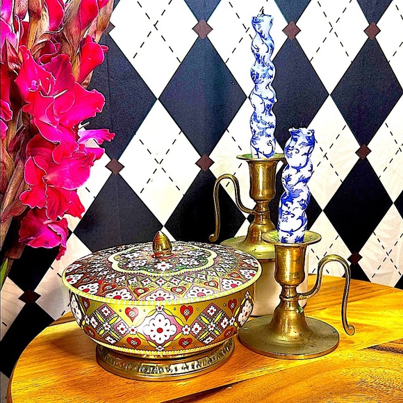 Ornate Vintage Gold Floral Tin Box with Lid – Pedestal Candy or Jewelry Case - Picture 15 of 15